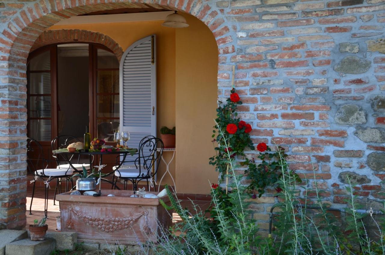 דירות Terricciola Casa Magnolia מראה חיצוני תמונה